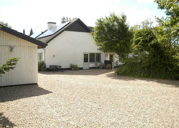 汉纳斯特兰德假日旅馆 招待所 2*